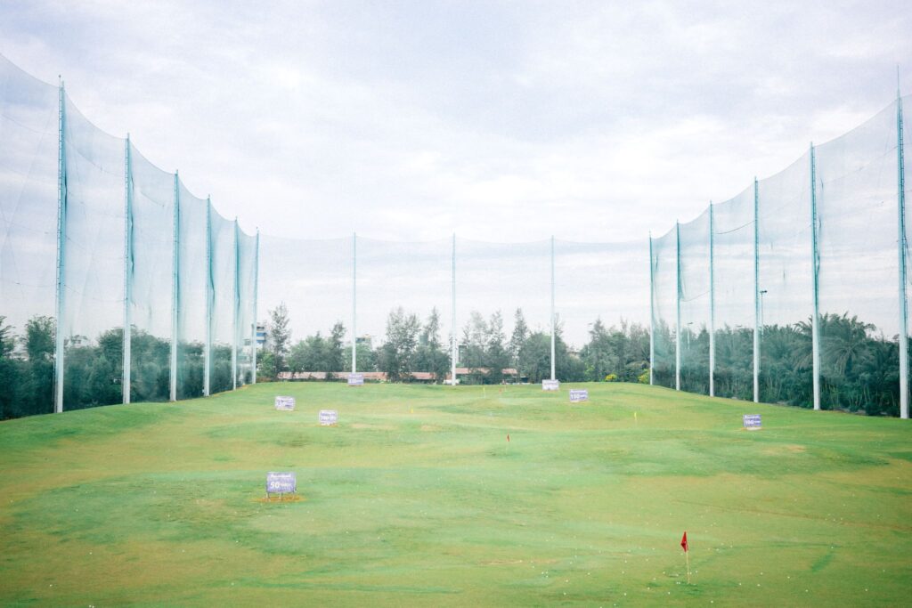 Khu vực Driving Range là nơi người chơi luyện tập các kỹ thuật swing 