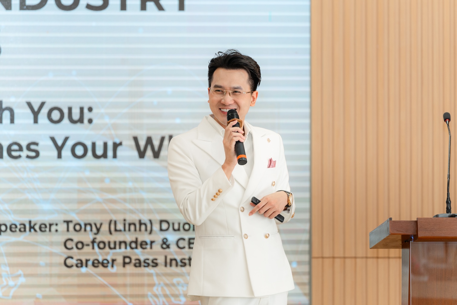 Ông Dương Văn Linh được mệnh danh là “Anh chàng Big 4” vì từng đậu vào 4 tập đoàn tư vấn kiểm toán lớn nhất thế giới ngay sau khi vừa tốt nghiệp đại học tại Mỹ