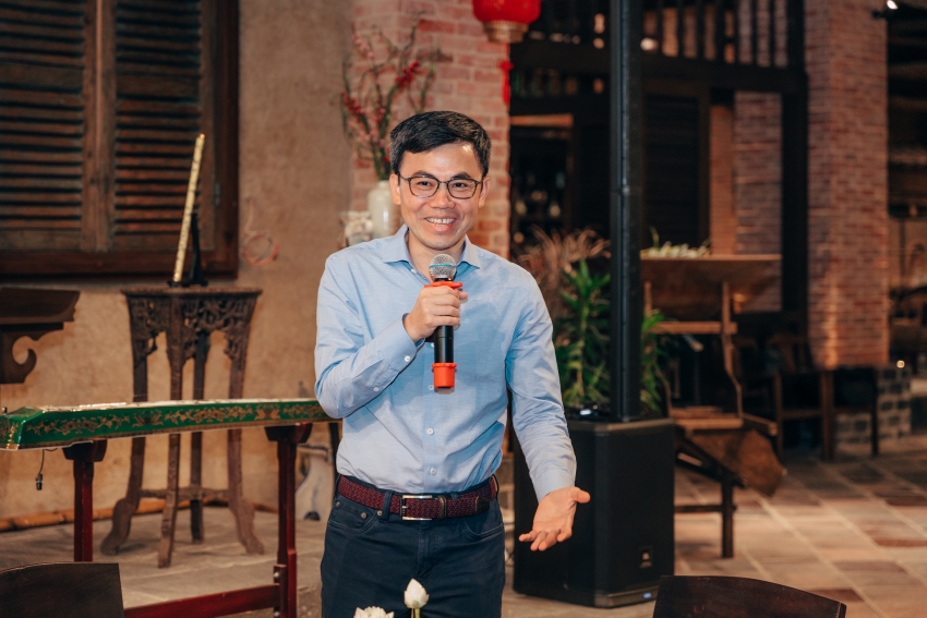 Ông Lý Huy Sáng là con trai trưởng của nghệ nhân nhân dân Lý Ngọc Minh, hiện là Tổng Giám đốc Công ty TNHH Minh Long I