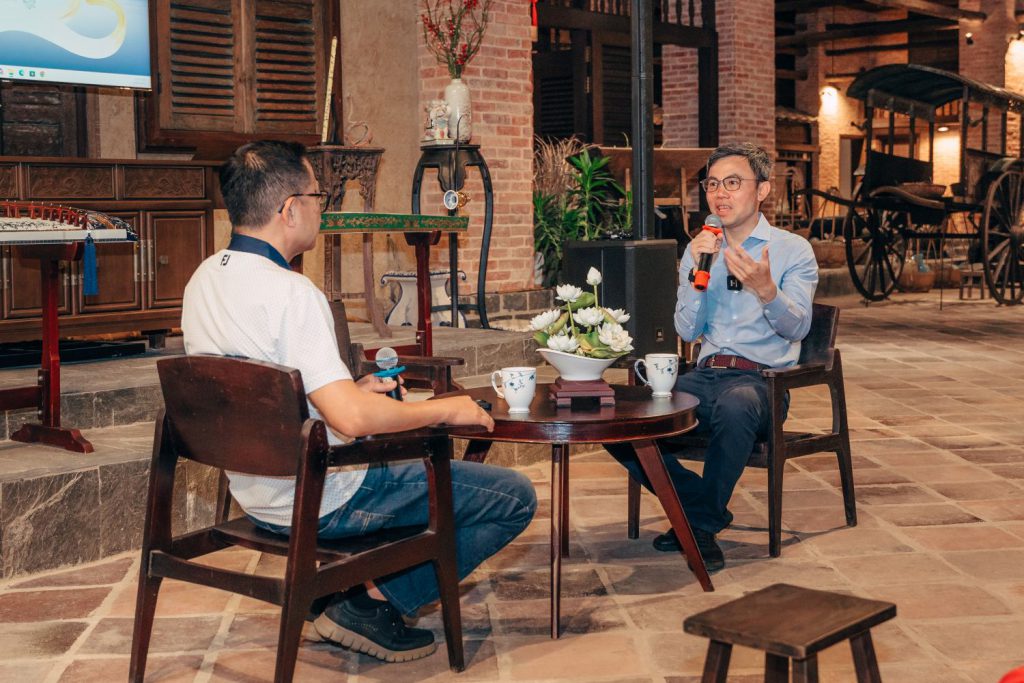 “Ban đầu, không ít nhân viên phản đối vì sự bất tiện và gò bó. Nhưng sau khi hệ thống vận hành ổn định, hiệu quả sản xuất và chất lượng sản phẩm được cải thiện rõ rệt,” ông Sáng chia sẻ