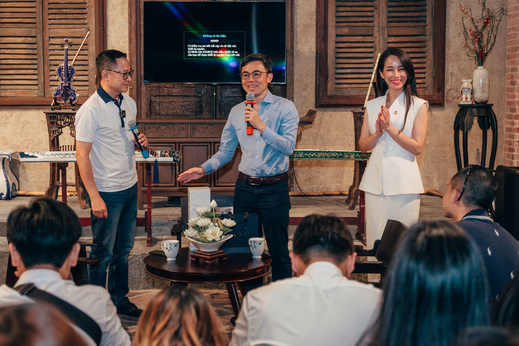 LQT Company Visit có sự góp mặt của ông Lý Qúi Trung, nhà sáng lập chương trình Cử nhân Kinh doanh LQT và bà Tôn Nữ Xuân Quyên, nhà sáng lập BluSaigon